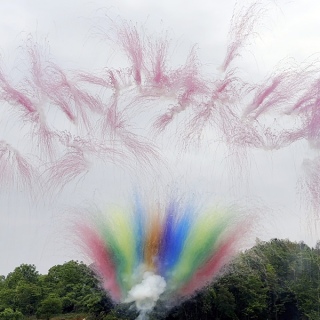 Дневной веерный салют СУ0205012 Разноцветный, Rainbow smoke with crackling mine to pink horse 50 залпов, 1,2