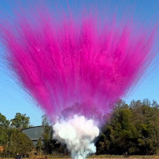 Дневной гендерный веерный салют СУ1103212, Pink smoke mine with crackling, 32 залпа, 1,2